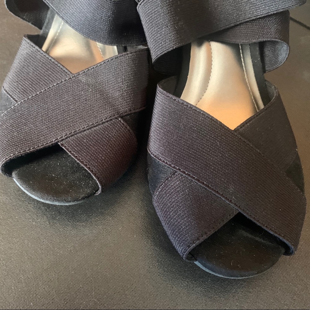 Deflex Comfort Strappy Stretch Black Suede Wedge